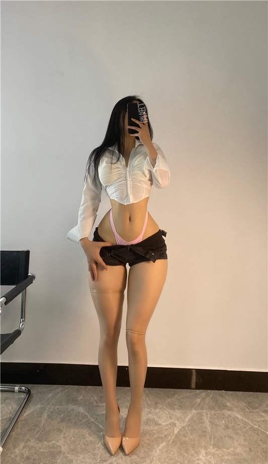 俏妞qiaoniuTT - 节日快乐 [21P/1V/36MB]