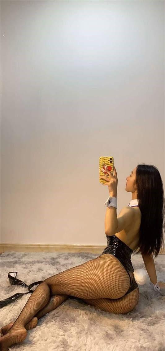 俏妞qiaoniuTT - 网丝蜜桃臀 [19P/39MB]